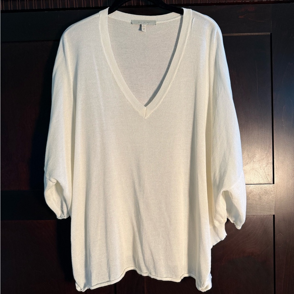 Elegant White V-Neck Women's Top Anthropologie Eli + Ali size L